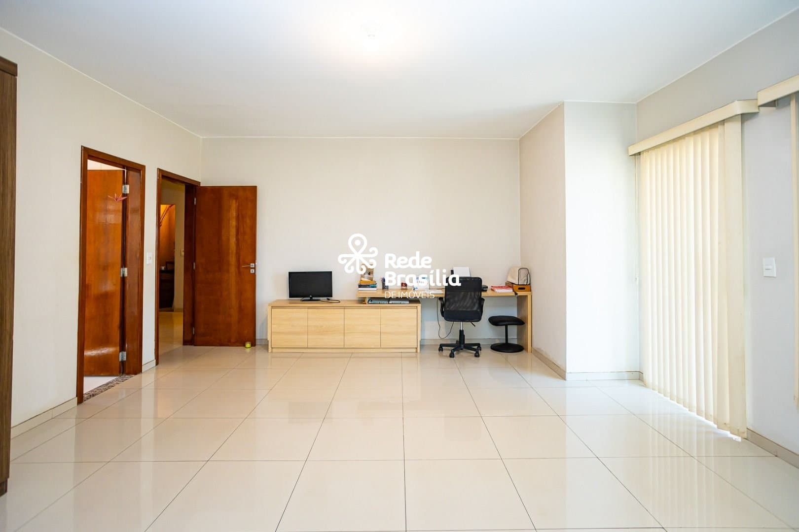 Imagem da propriedade UB1330 14