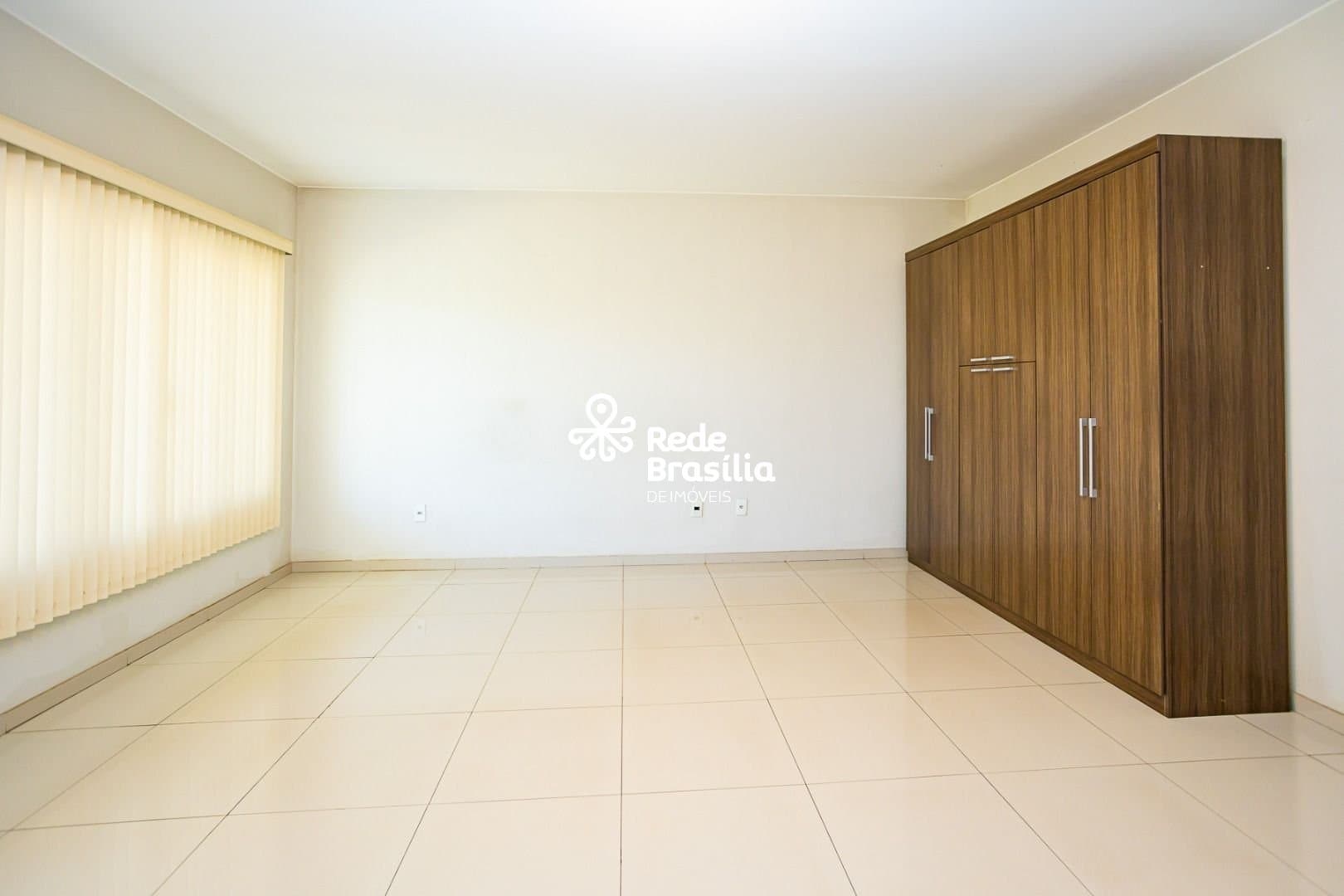 Imagem da propriedade UB1330 11